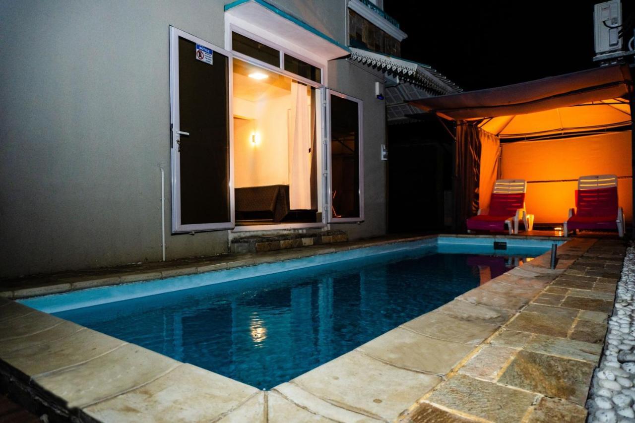 Piscines Privees Et Chauffees, Private Heated Pools Villa Grand Baie Exterior photo